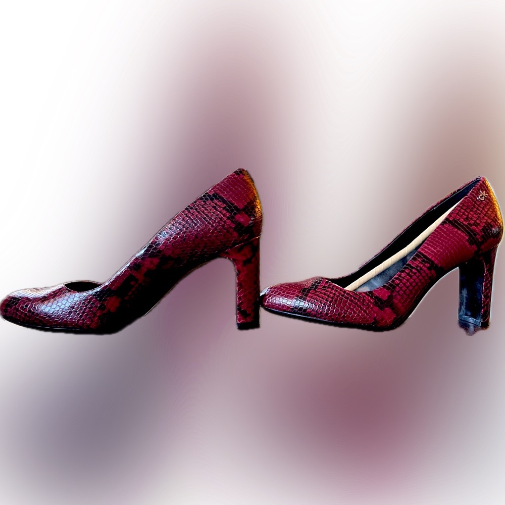NWOT Calvin Klein faux snakeskin heals sz 8.5